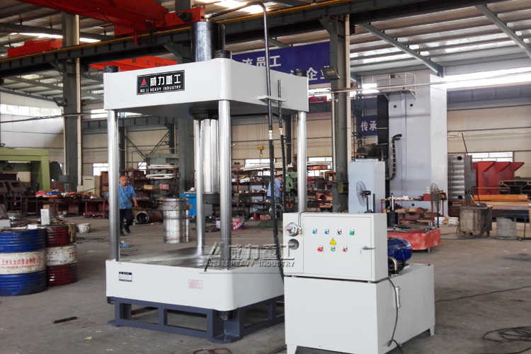 二梁四柱液壓機生產車間2