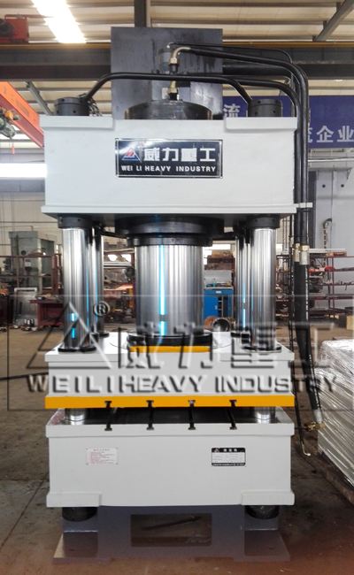 135噸三梁四柱液壓機廠家生產車間