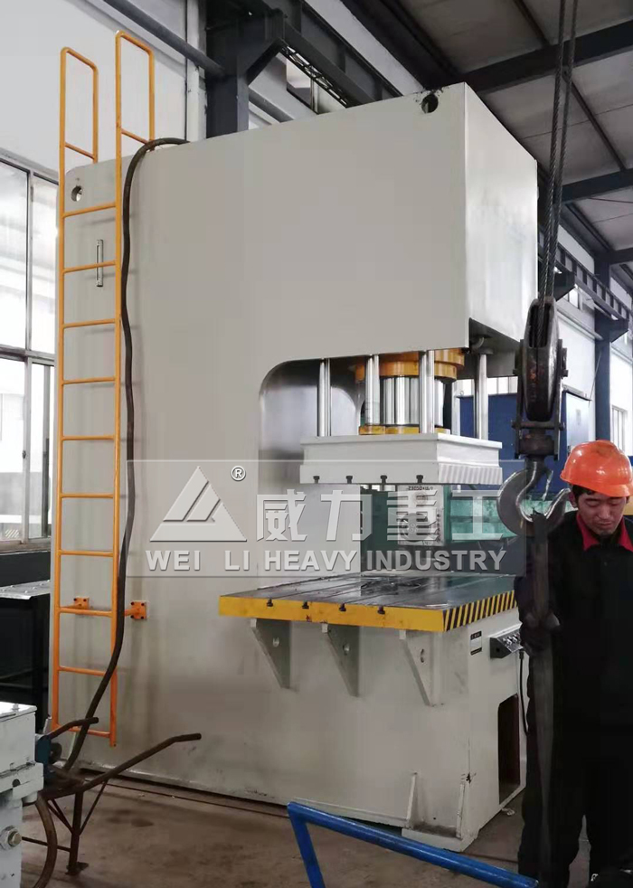 400噸單柱液壓機客戶實景1