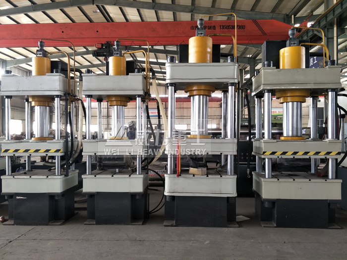 四柱液壓機(jī)實景2