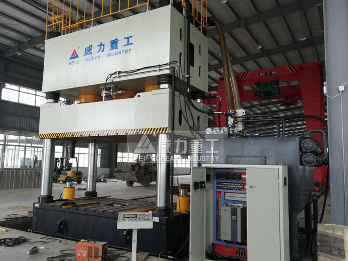 2000噸液壓機客戶使用現場