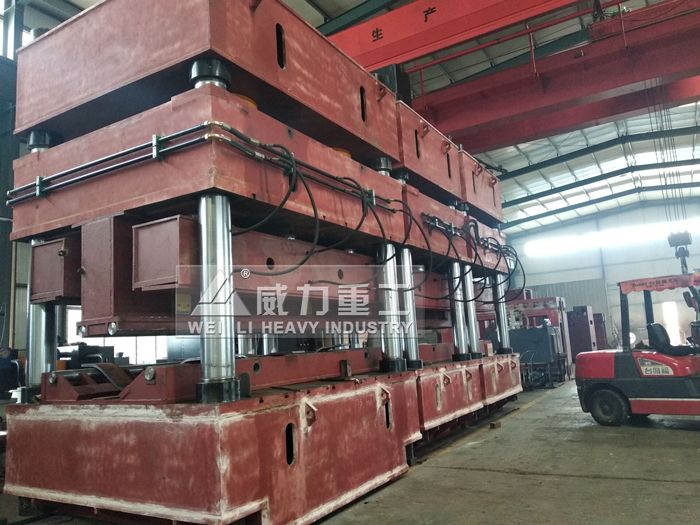 三機聯動液壓機壓制橋梁