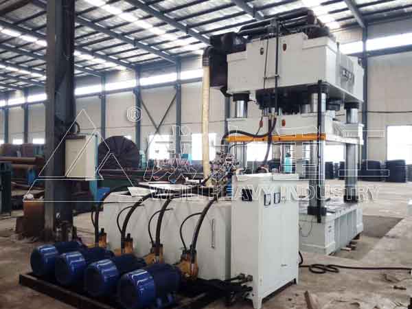 客戶車間調試2000噸快速鍛造液壓機