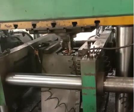 剎車凸輪軸加工現場