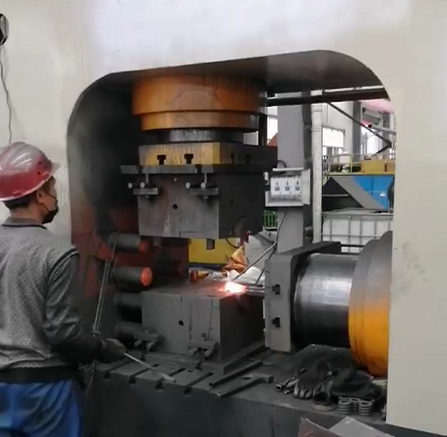 汽車零件接叉的模鍛加工使用現場