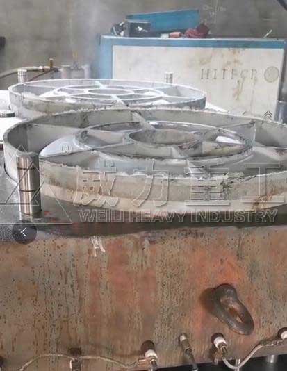 客戶模壓成型圓形仔豬補料槽現場