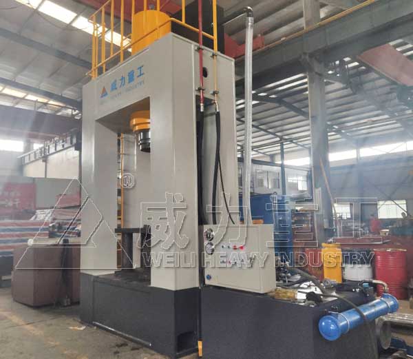 500噸龍門(mén)校直液壓機(jī)生產(chǎn)車間