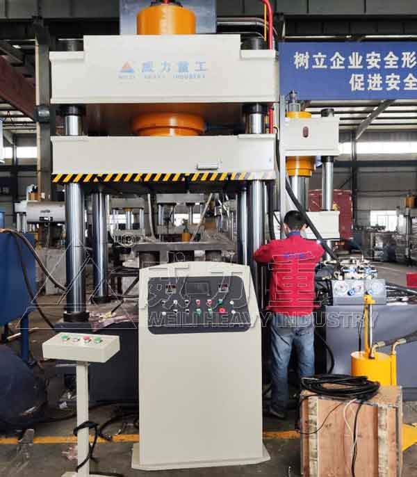 500噸伺服四柱液壓機(jī)車(chē)間調(diào)試