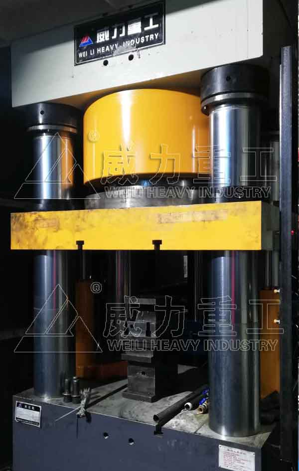 1000噸四柱熱鍛成型液壓機使用現場