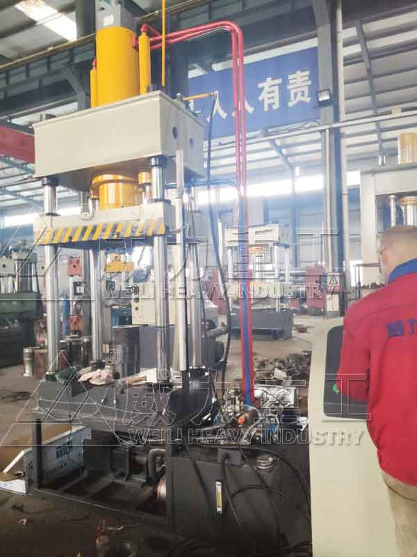 120噸快速拉伸機(jī)