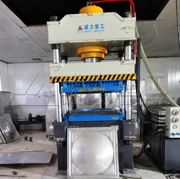 不銹鋼水箱板液壓機(jī)