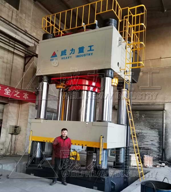 4000噸火車(chē)門(mén)板成型液壓機(jī)