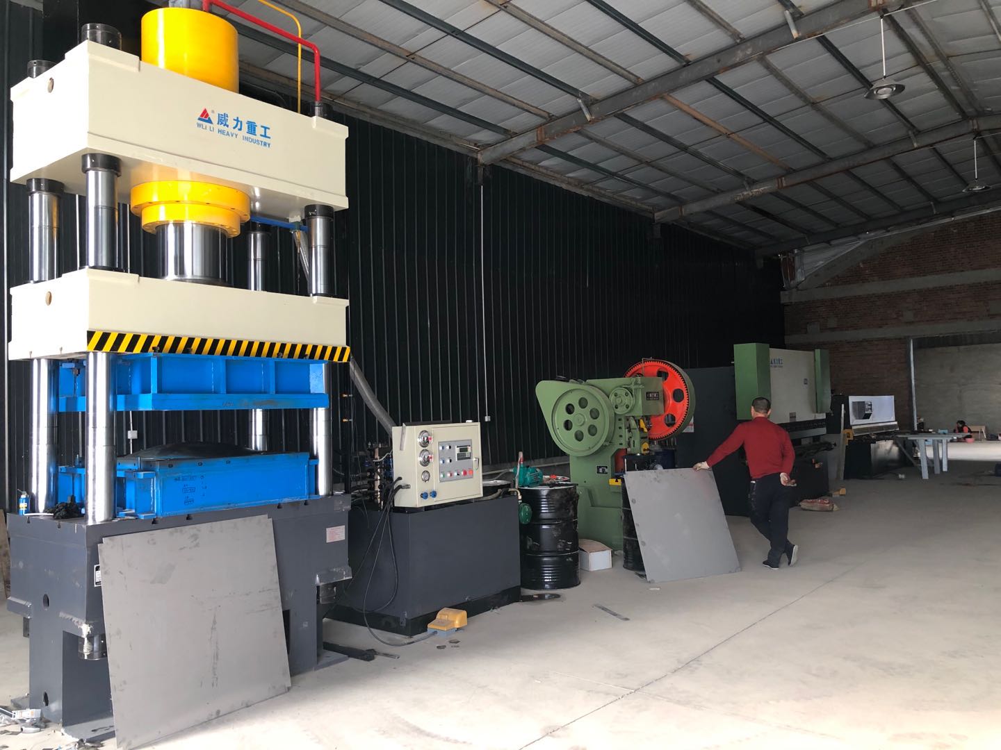 不銹鋼水箱板液壓機及成套生產設備