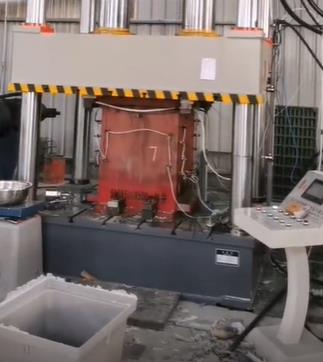 復合弱電井模壓過程