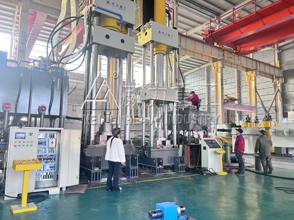 315噸和800噸鋁屑壓塊液壓機(jī)