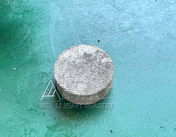 800噸鋁屑壓塊機(jī)壓制成型鋁塊產(chǎn)品