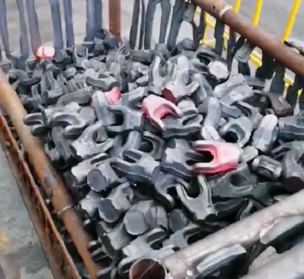 熱鍛成型萬向節叉