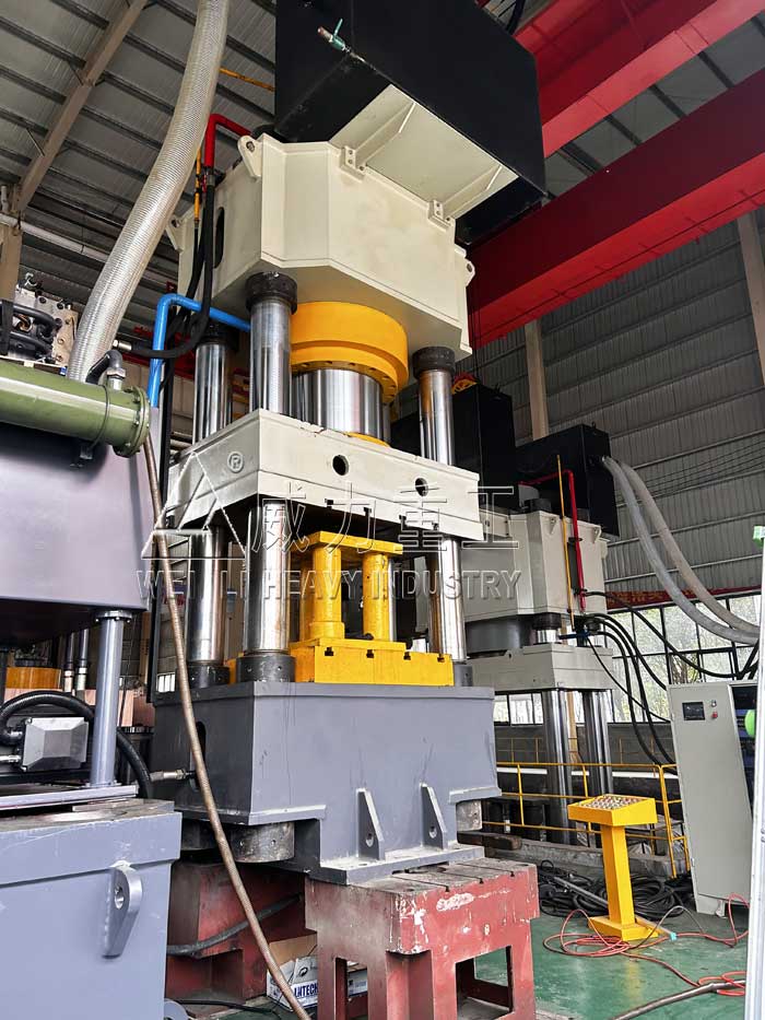 1600噸挖掘機(jī)履帶板鍛造液壓機(jī)