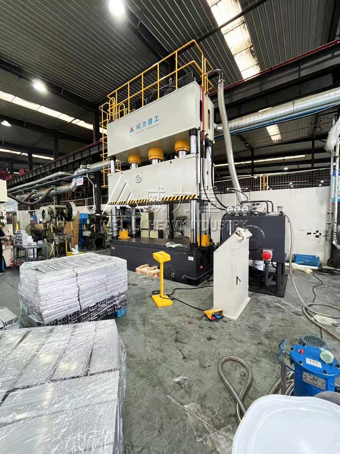 500噸汽車配件沖壓液壓機